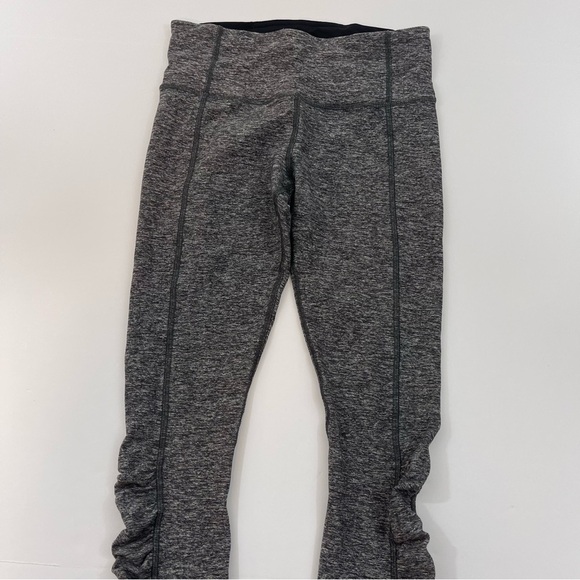 Lululemon Run Turn Around Tight Ruched High Rise in Size 6 - Picture 5 of 12